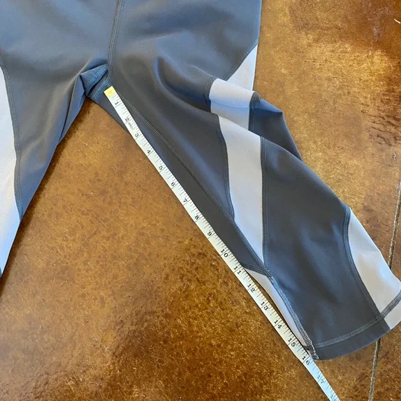 Victoria’s Secret VSX Sport Capris Taupe XS - Picture 5 of 12